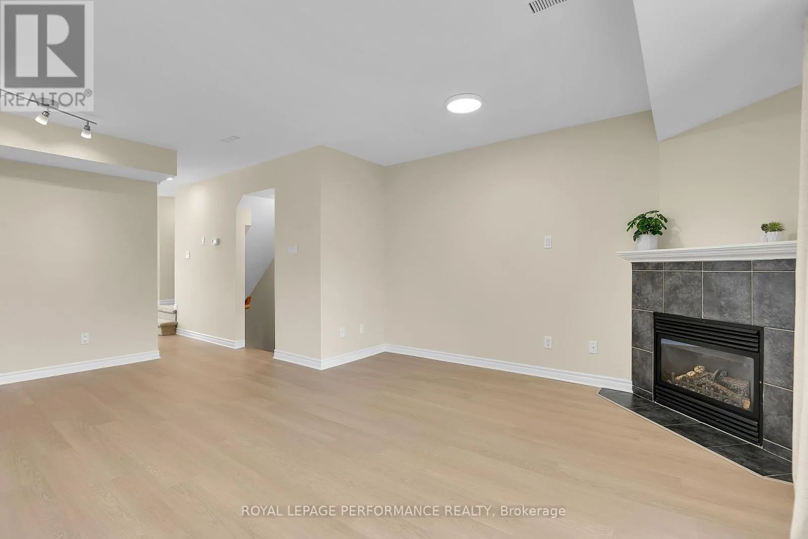 64 MAYFLOWER PRIVATE