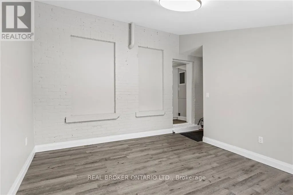 94 KING STREET W