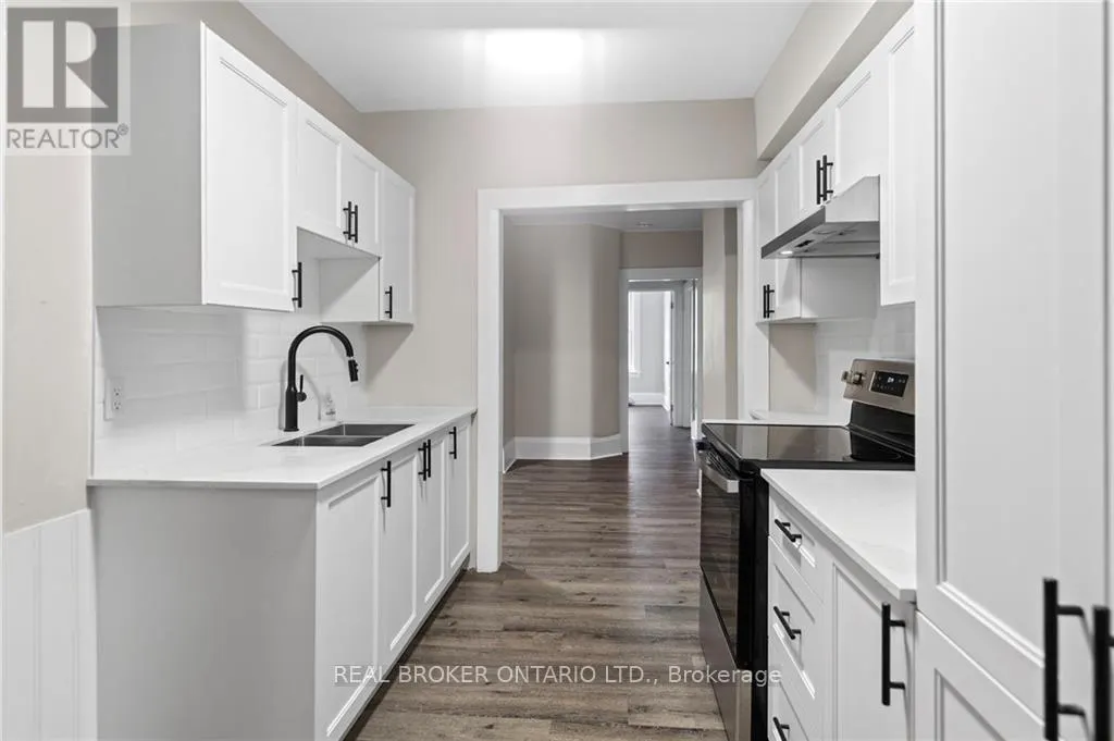 94 KING STREET W