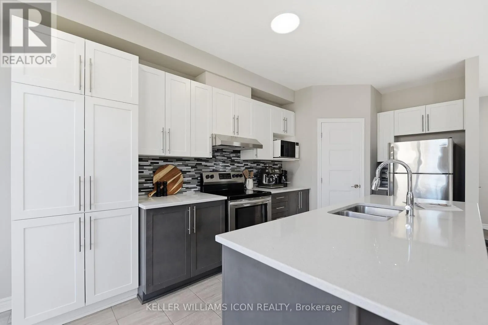 235 BANDELIER WAY