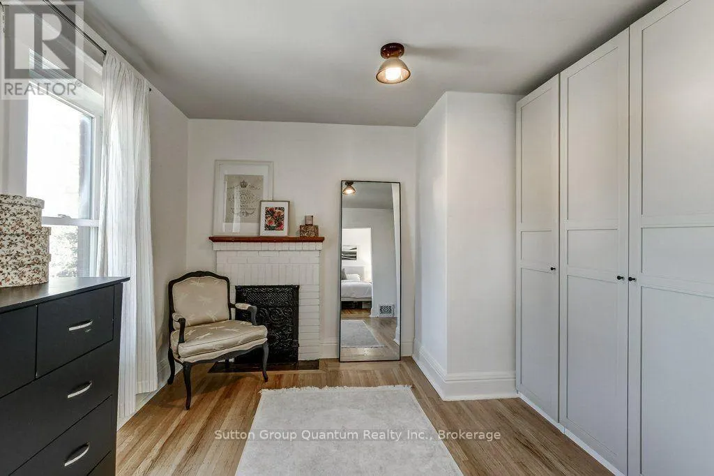 43 ROSSLYN AVENUE S