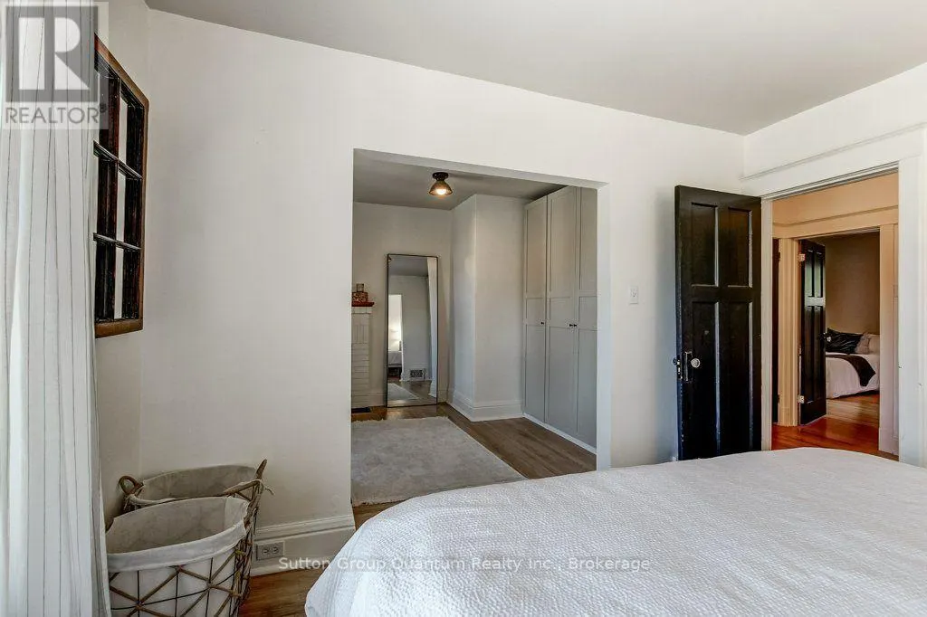 43 ROSSLYN AVENUE S