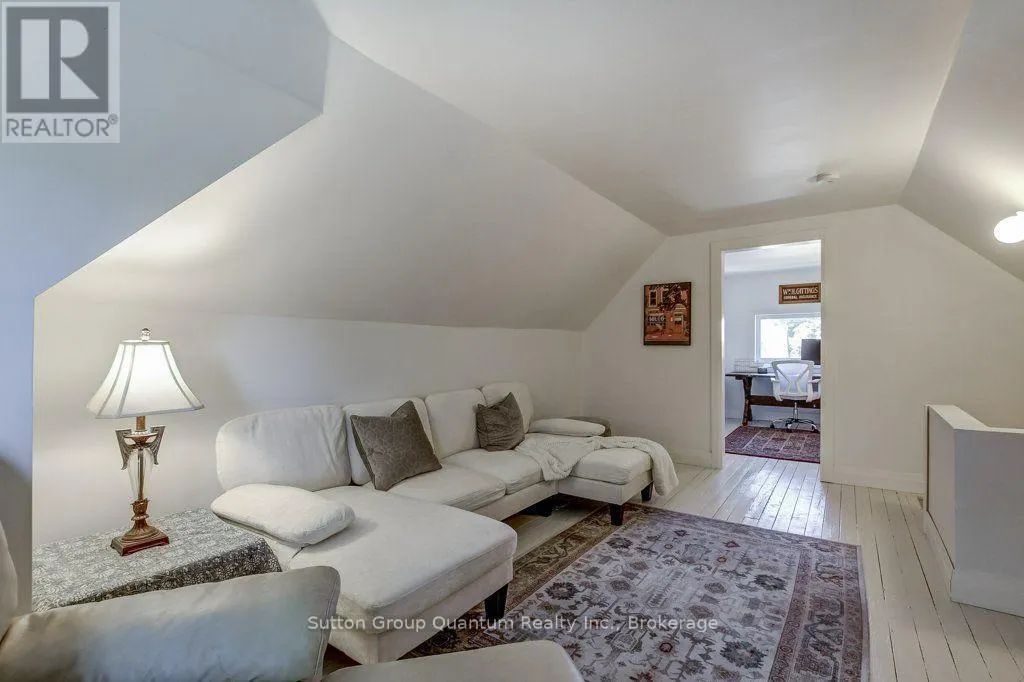 43 ROSSLYN AVENUE S