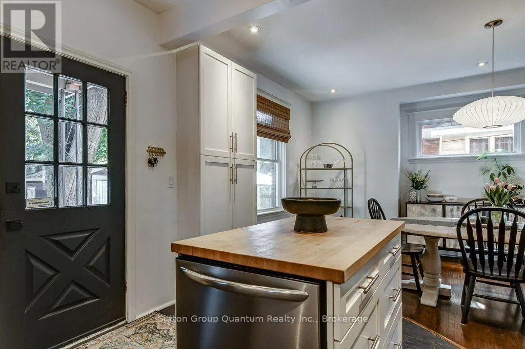 43 ROSSLYN AVENUE S