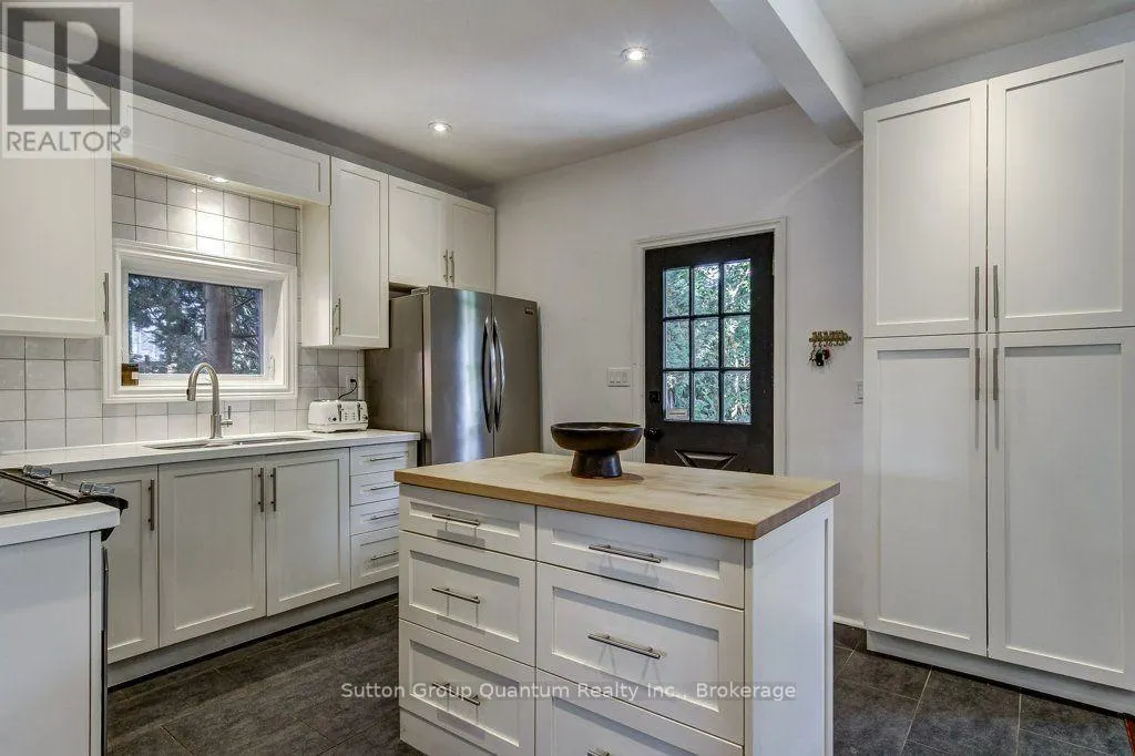 43 ROSSLYN AVENUE S