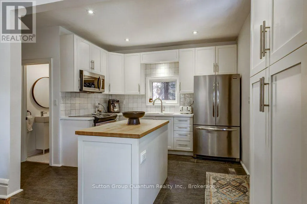 43 ROSSLYN AVENUE S