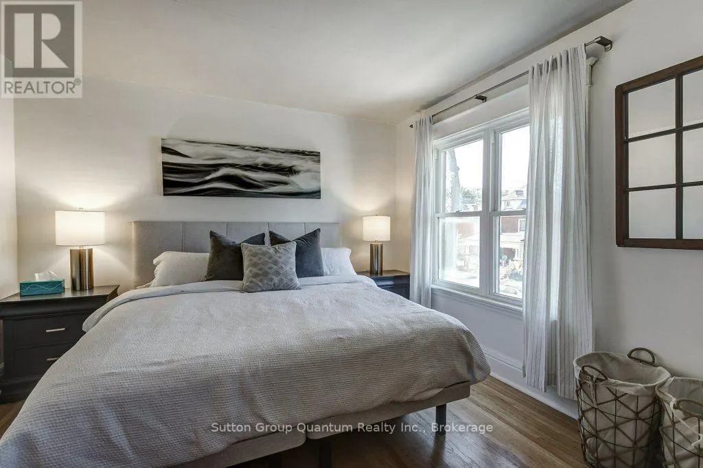 43 ROSSLYN AVENUE S
