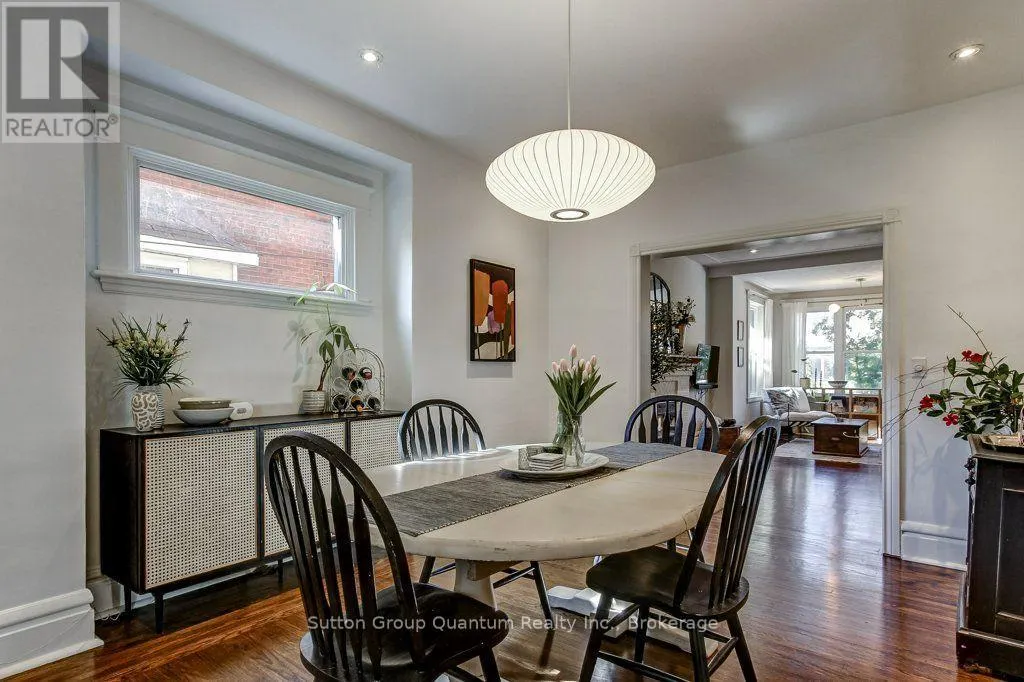 43 ROSSLYN AVENUE S