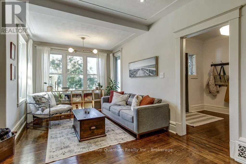 43 ROSSLYN AVENUE S