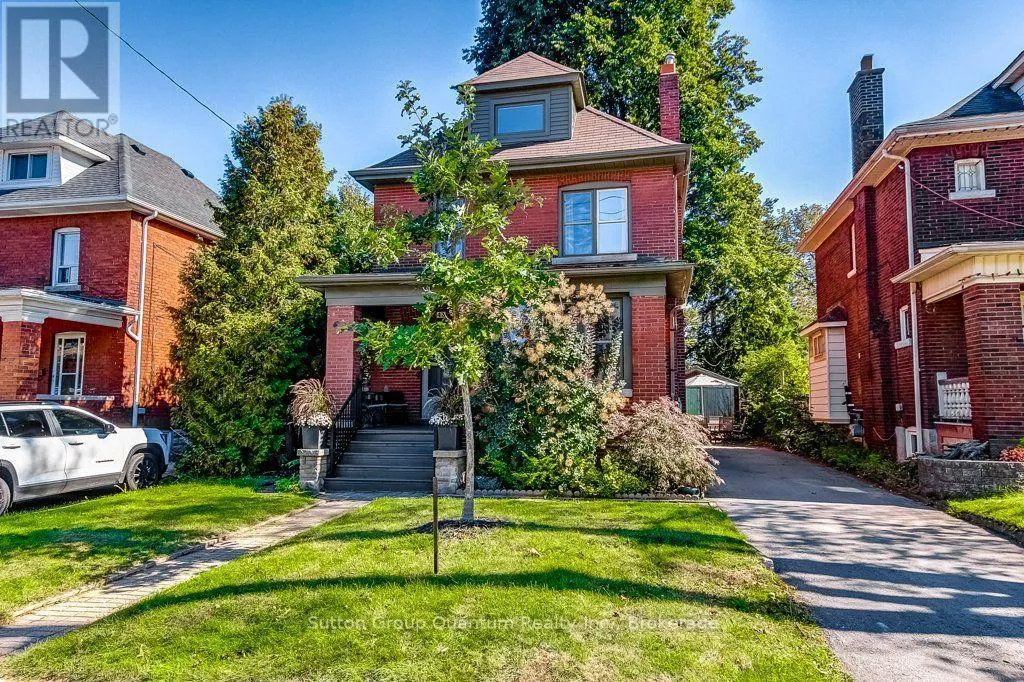 43 ROSSLYN AVENUE S