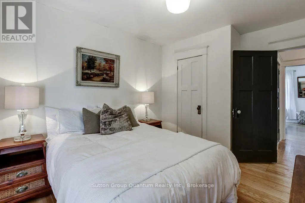 43 ROSSLYN AVENUE S