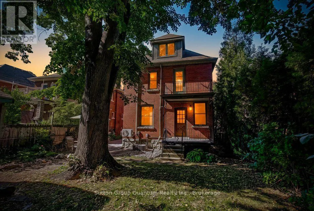 43 ROSSLYN AVENUE S