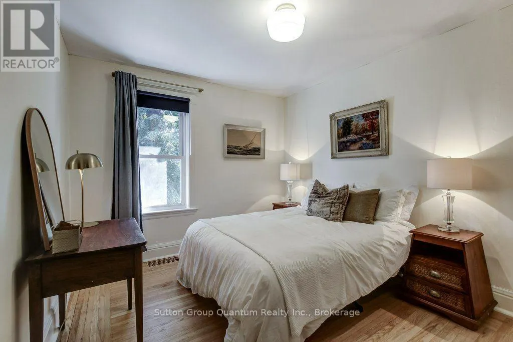 43 ROSSLYN AVENUE S