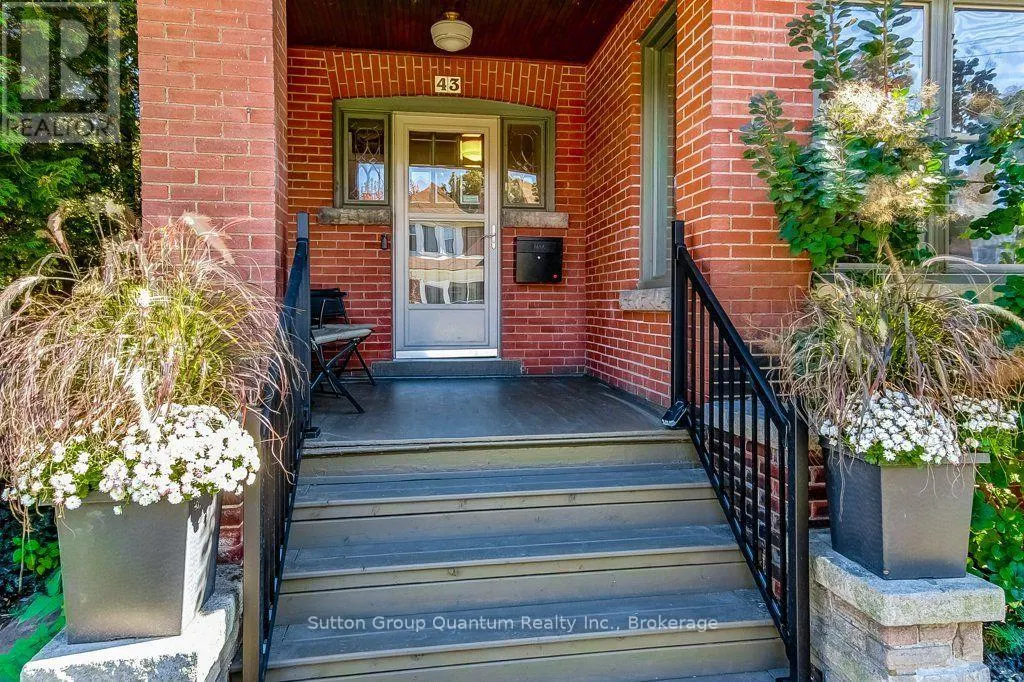 43 ROSSLYN AVENUE S