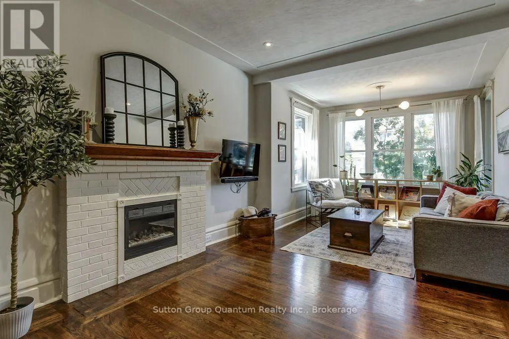 43 ROSSLYN AVENUE S