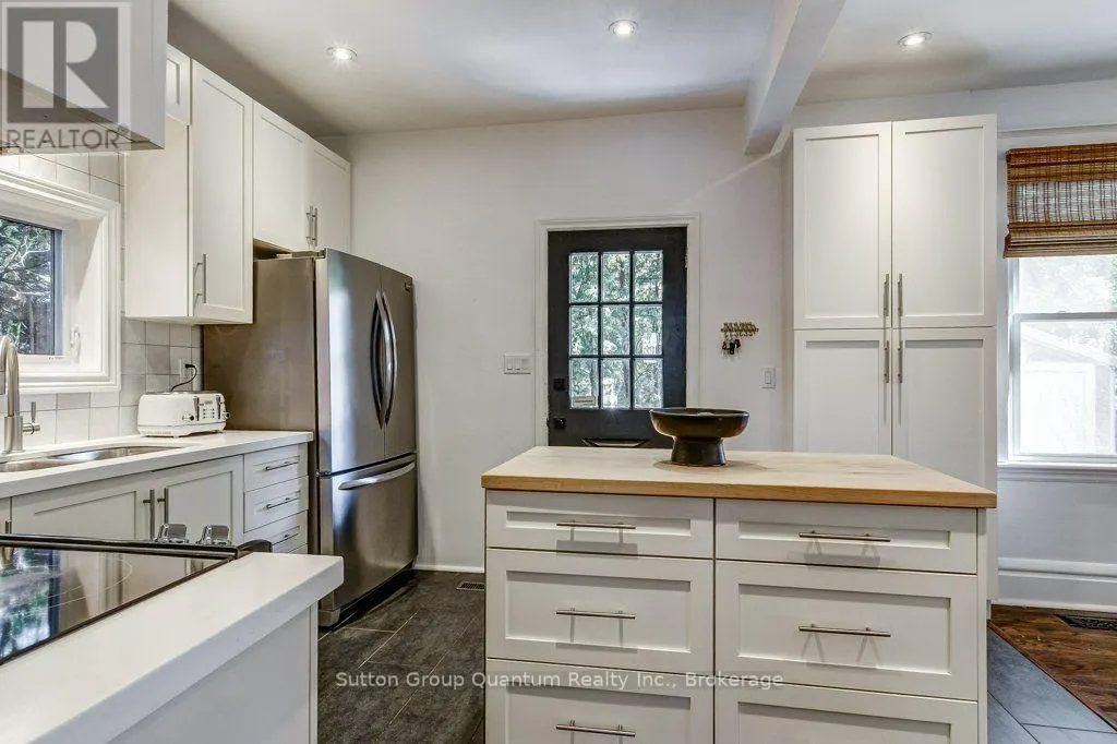 43 ROSSLYN AVENUE S