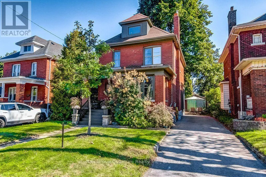 43 ROSSLYN AVENUE S