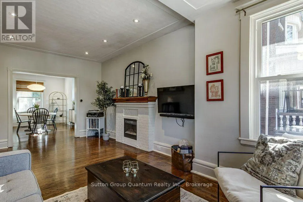43 ROSSLYN AVENUE S
