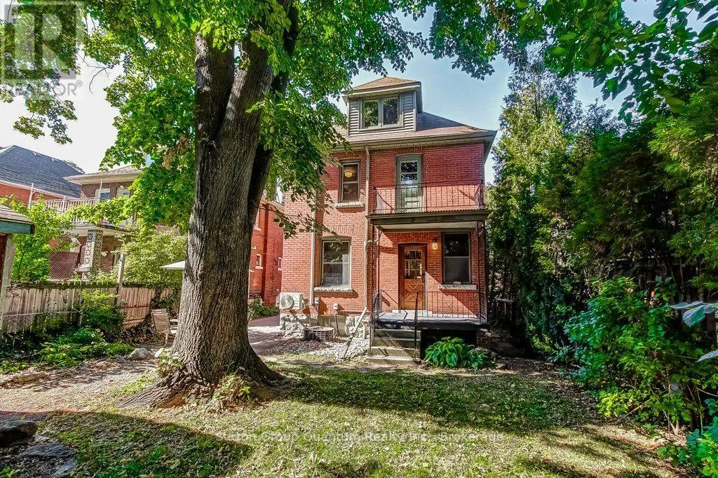 43 ROSSLYN AVENUE S