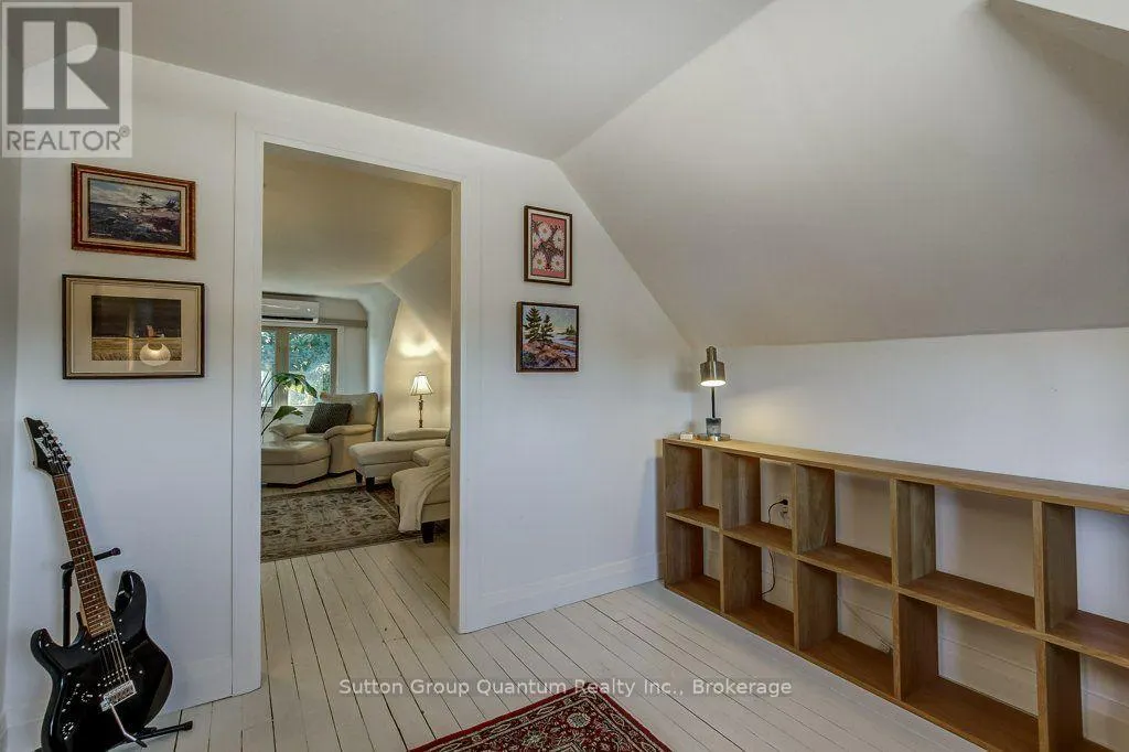 43 ROSSLYN AVENUE S