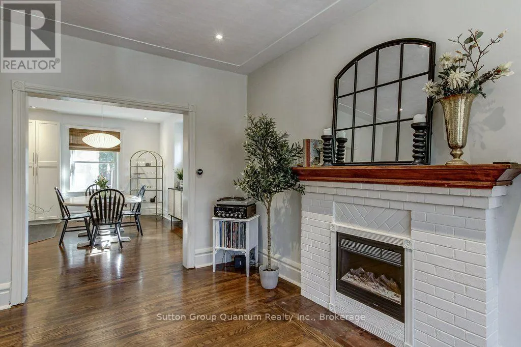 43 ROSSLYN AVENUE S