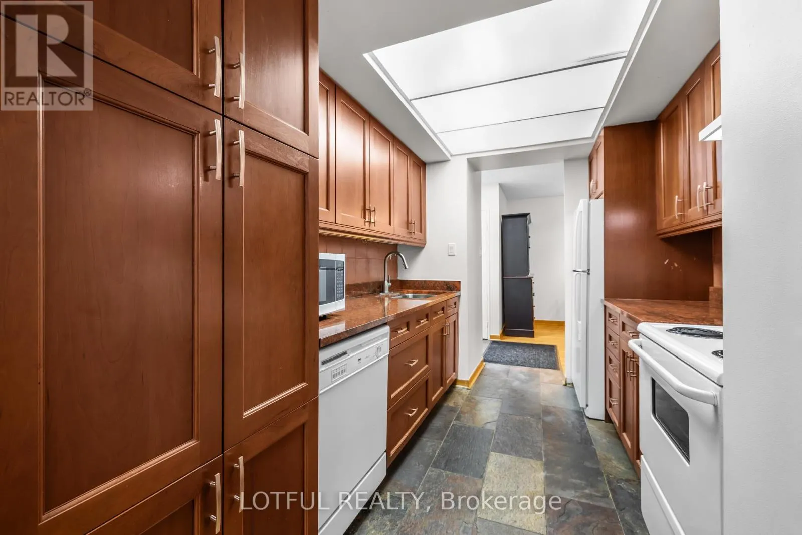 104 - 555 BRITTANY DRIVE