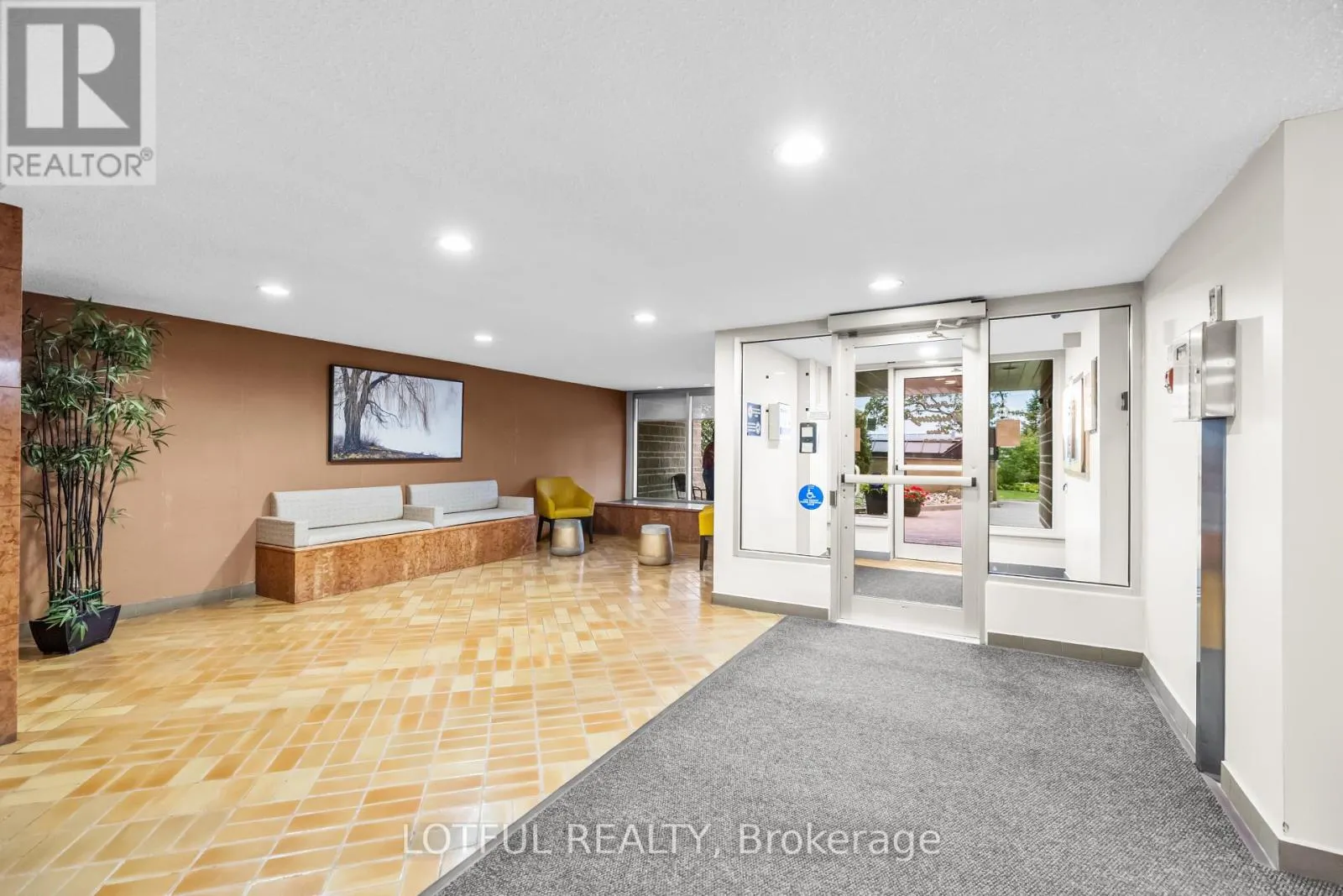 104 - 555 BRITTANY DRIVE
