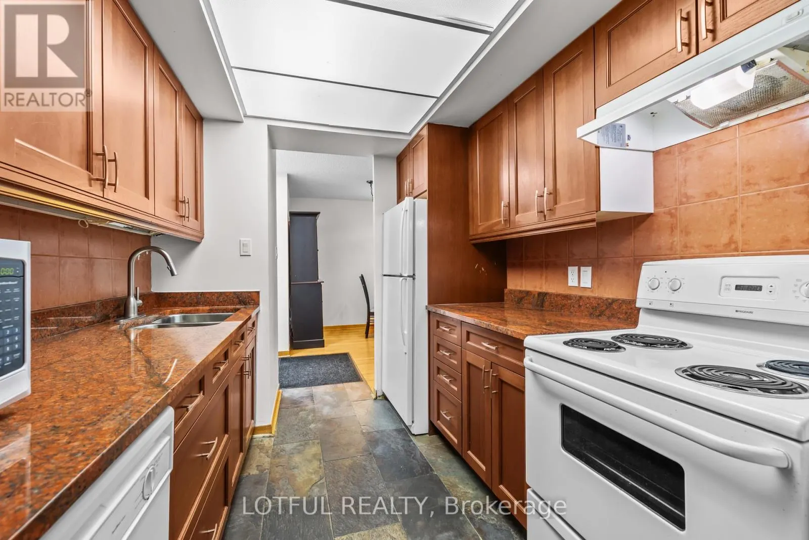 104 - 555 BRITTANY DRIVE