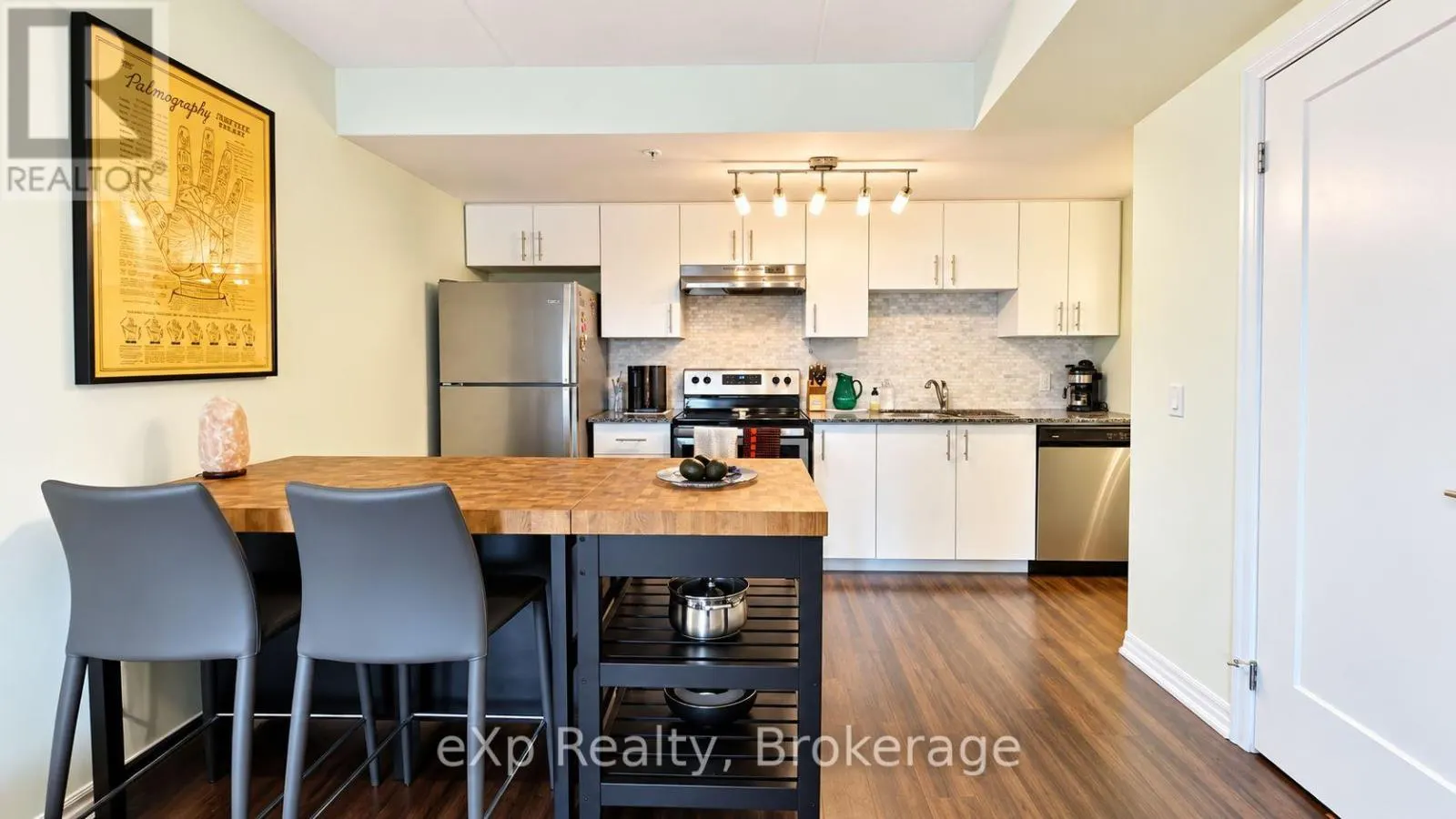 107 - 104 SUMMIT RIDGE DRIVE #107