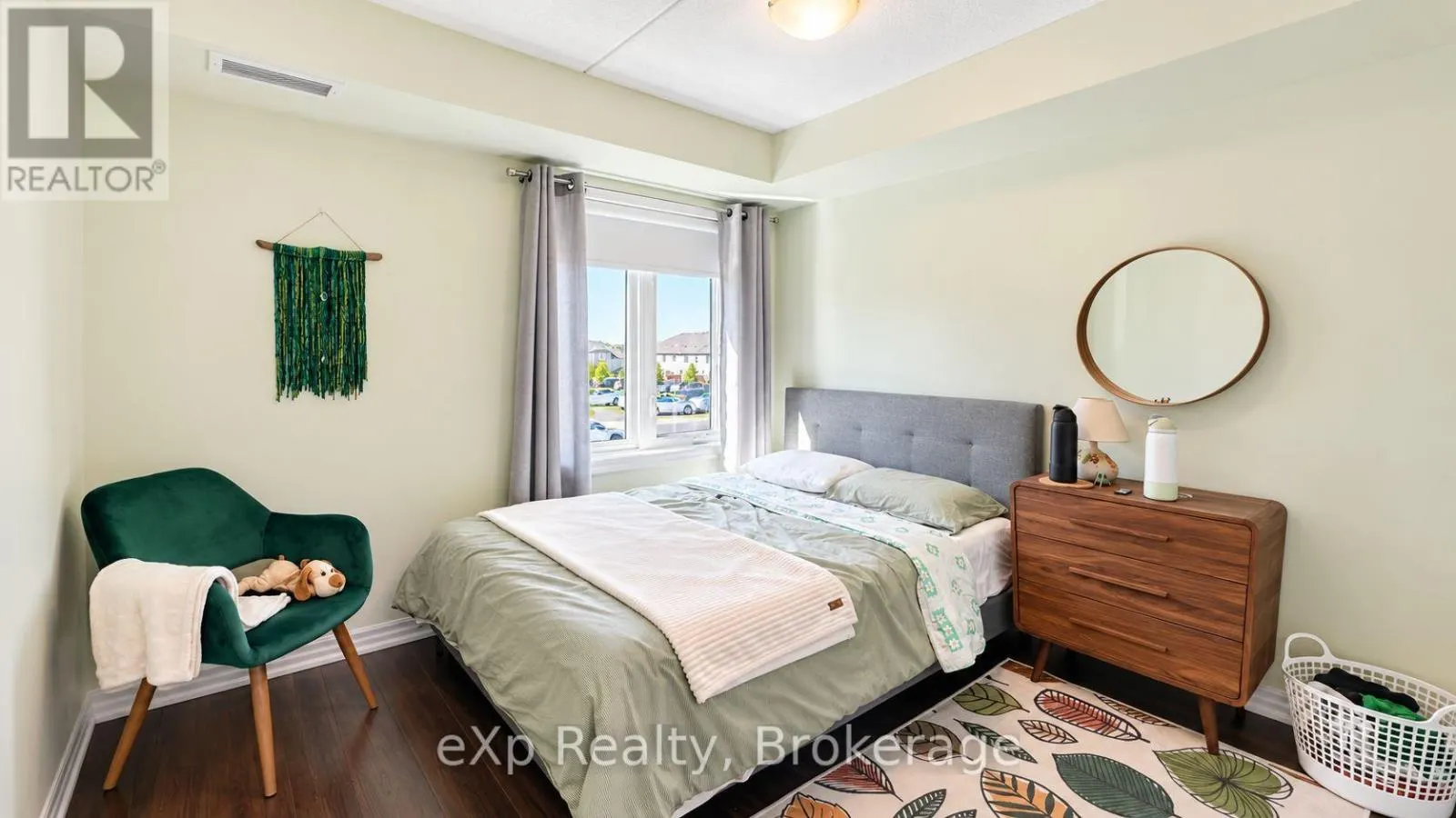 107 - 104 SUMMIT RIDGE DRIVE #107