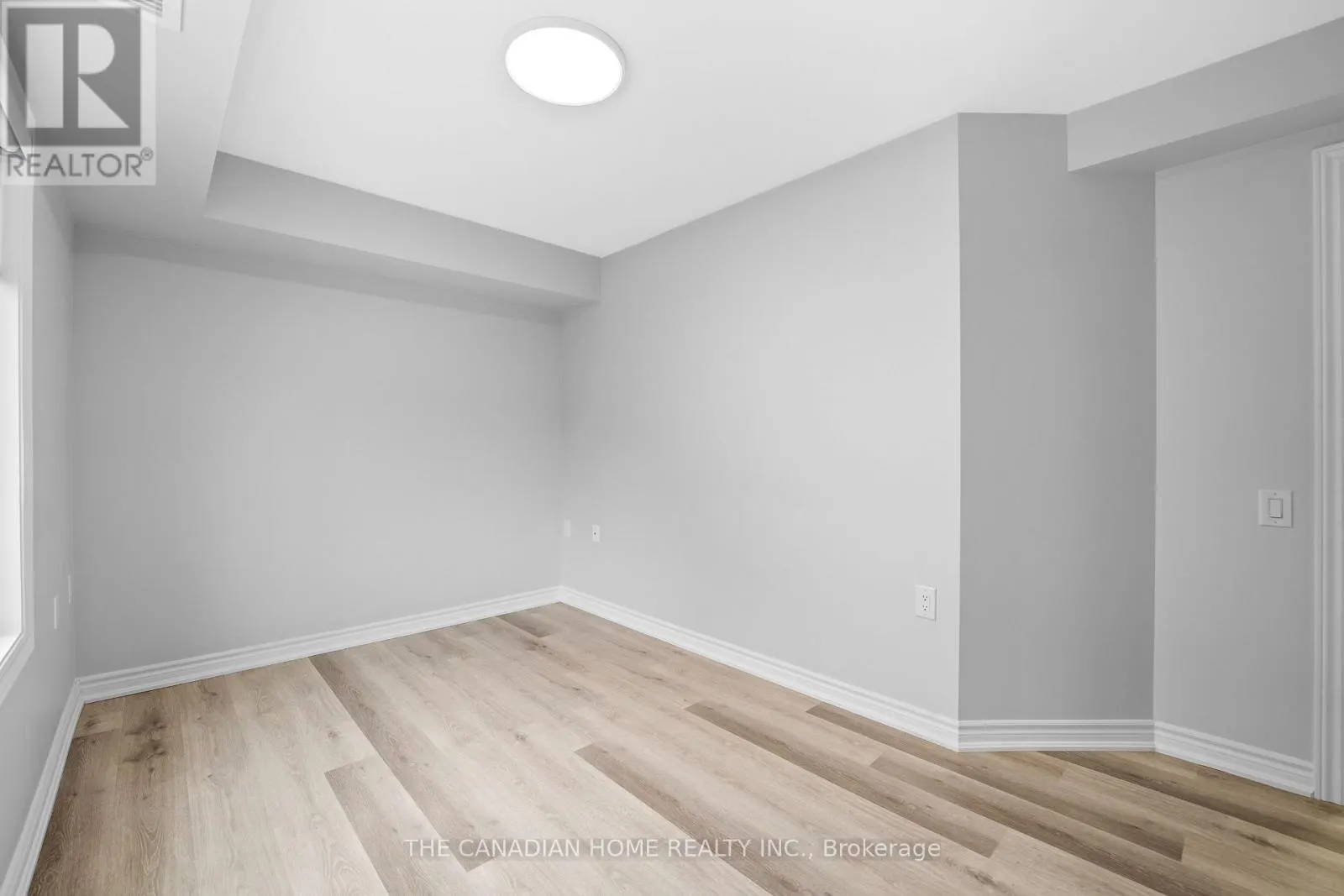 103 - 63 VINE STREET S