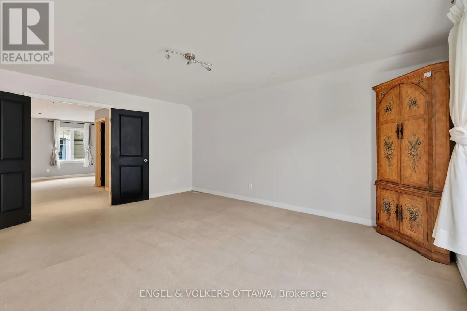 547 KILBIRNIE DRIVE