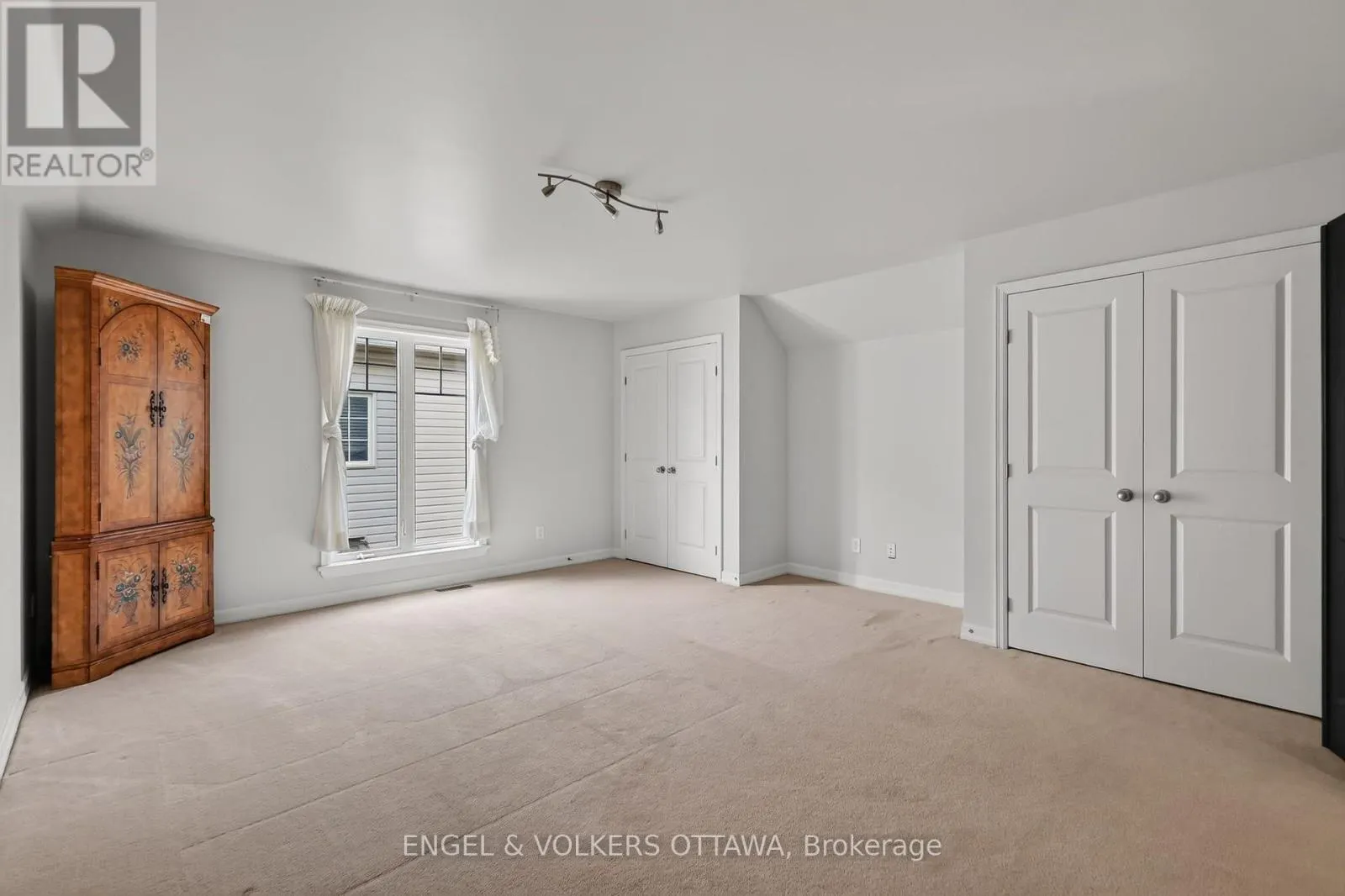 547 KILBIRNIE DRIVE