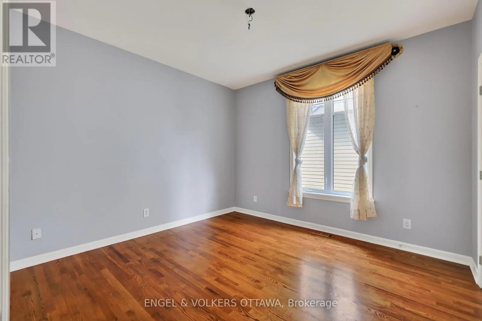 547 KILBIRNIE DRIVE