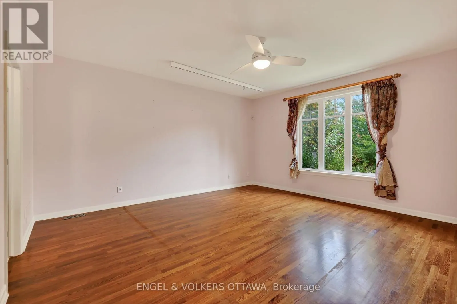 547 KILBIRNIE DRIVE
