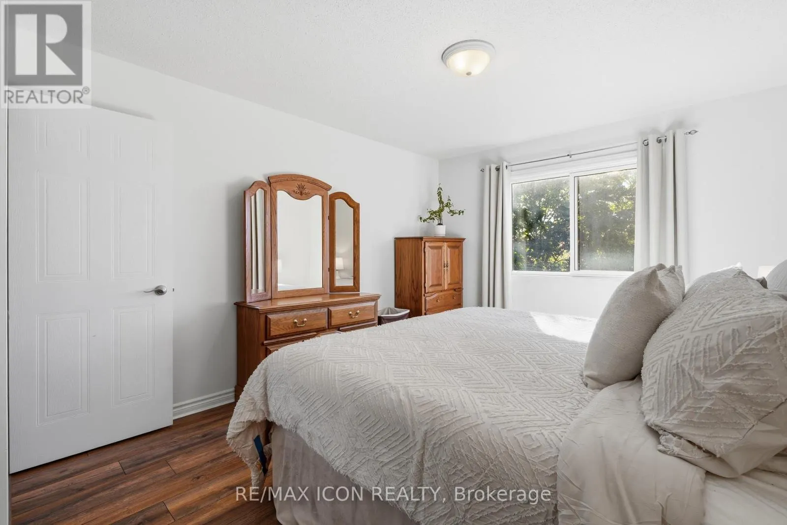 104 AMANDA WALK