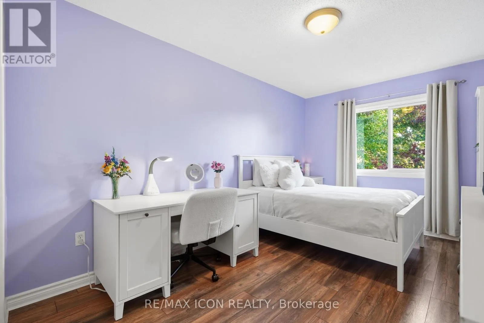 104 AMANDA WALK