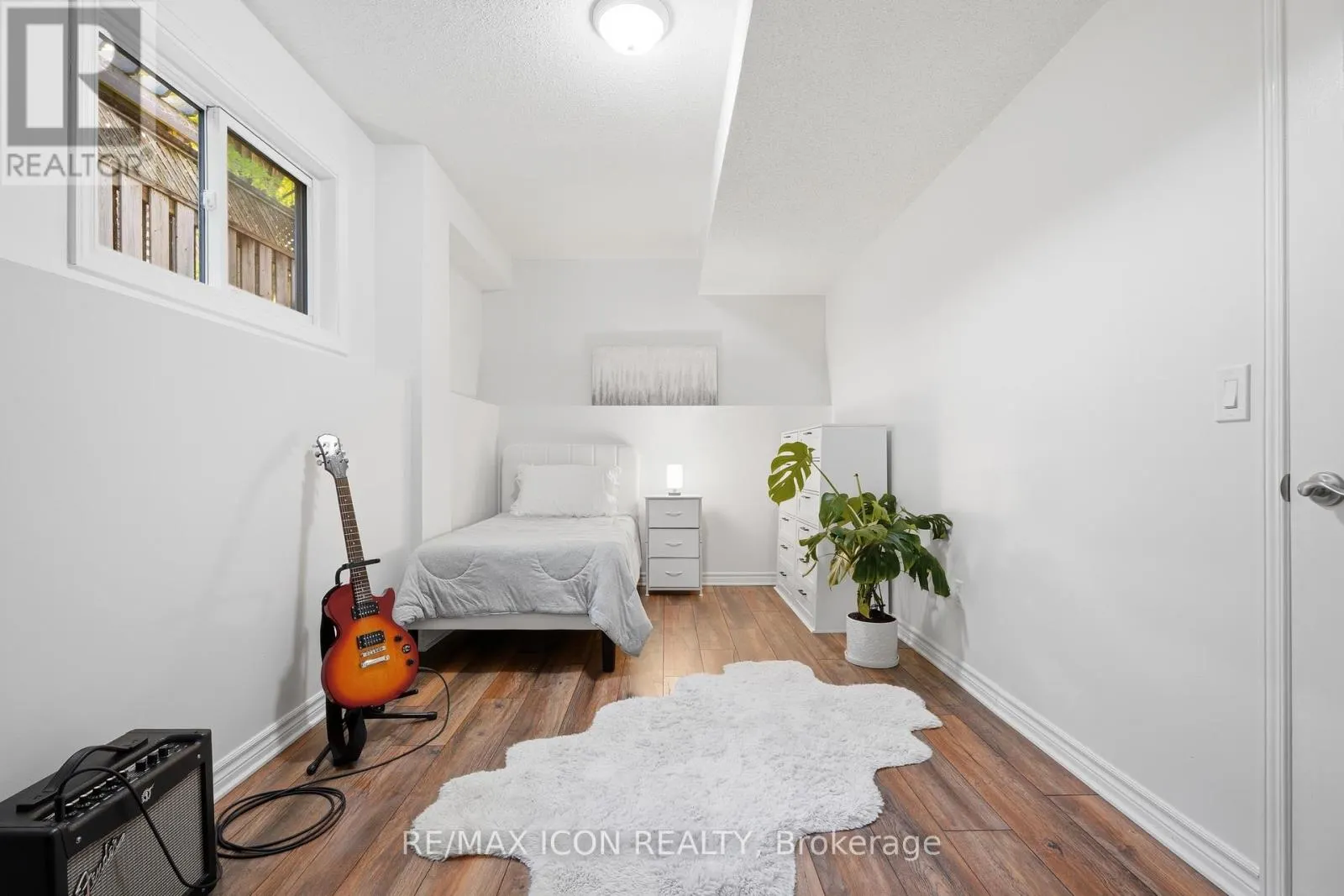 104 AMANDA WALK