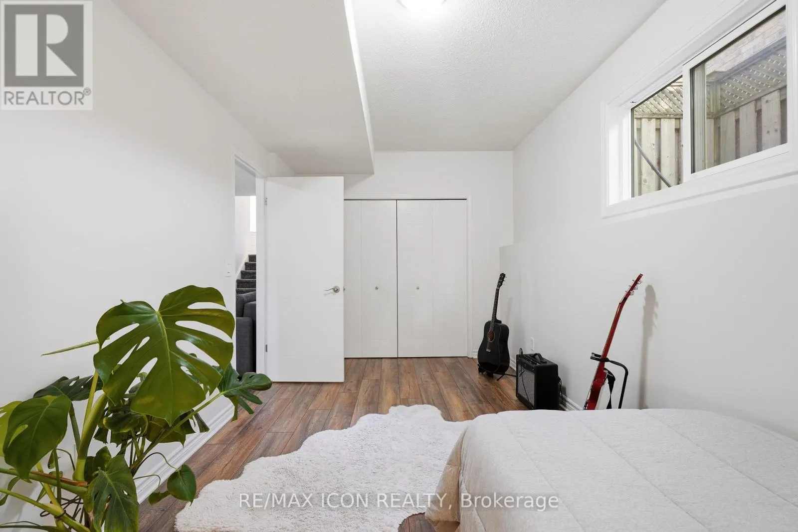104 AMANDA WALK