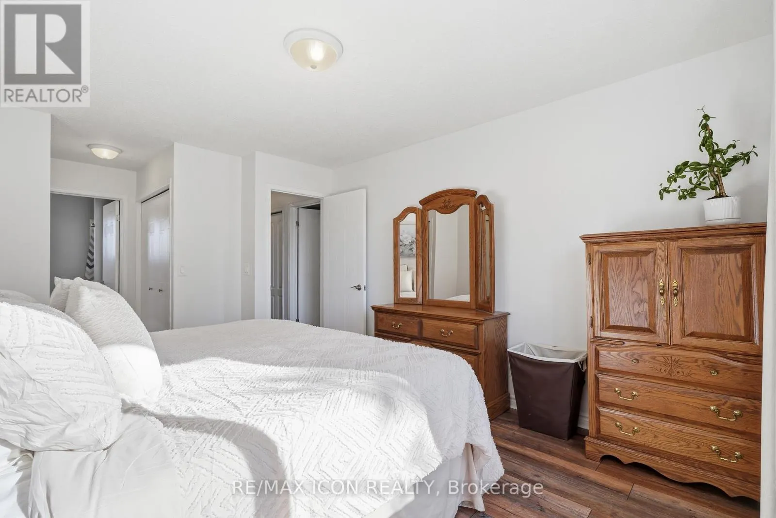 104 AMANDA WALK