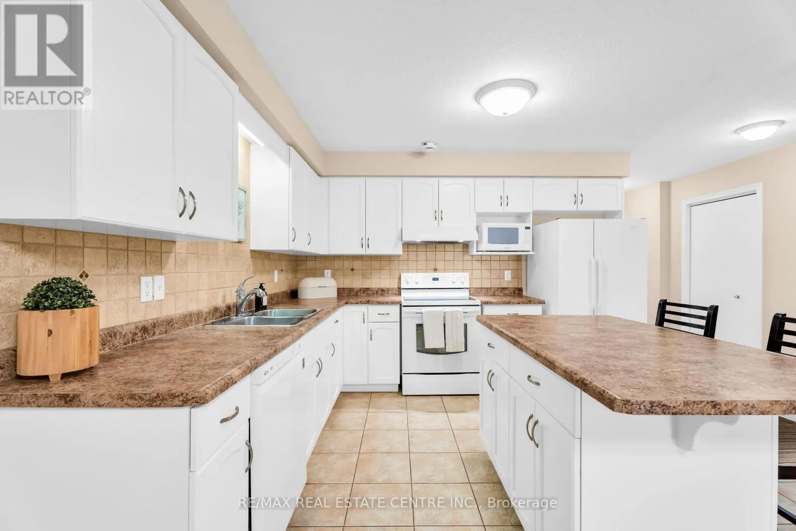 11 - 20 SHACKLETON DRIVE
