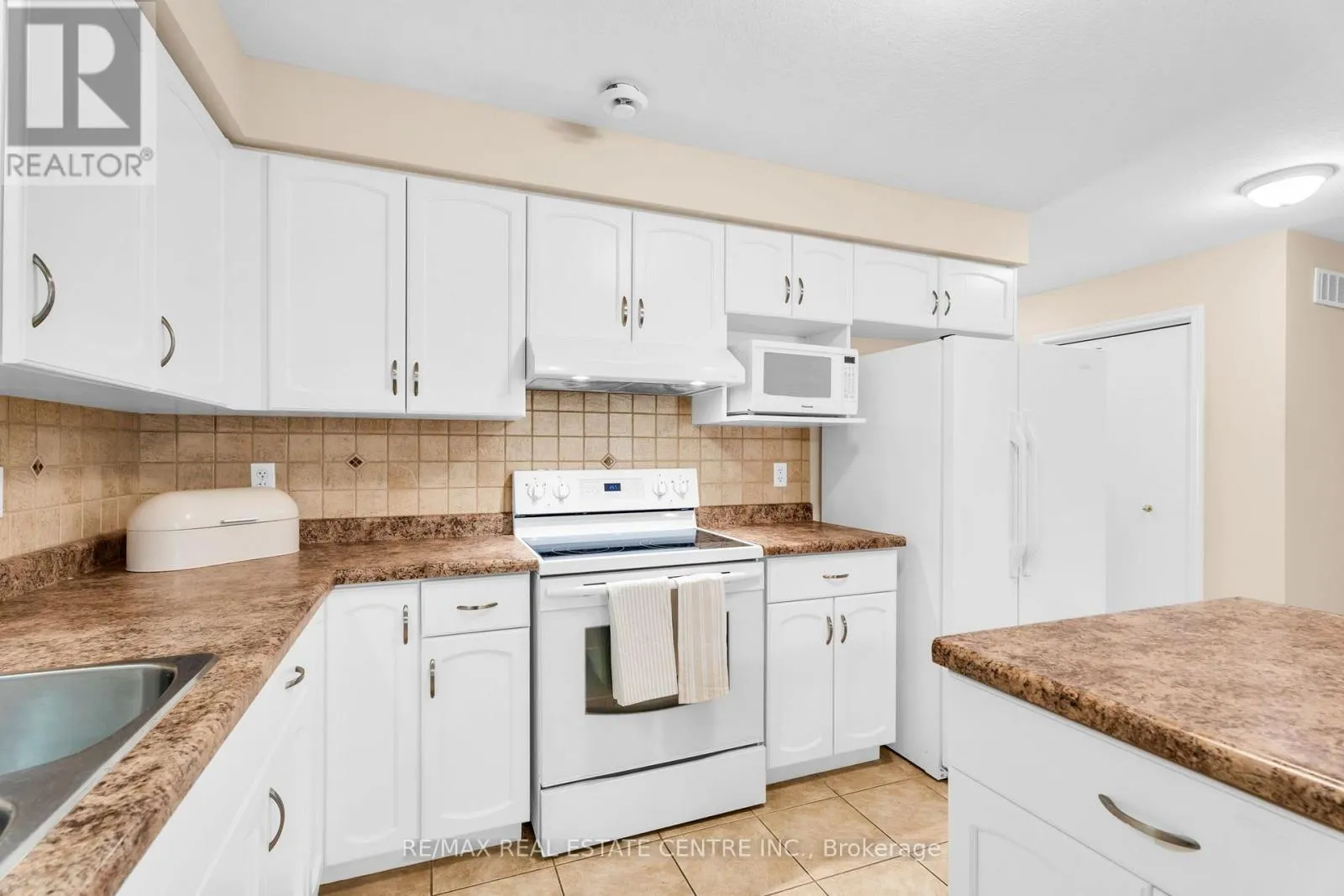 11 - 20 SHACKLETON DRIVE