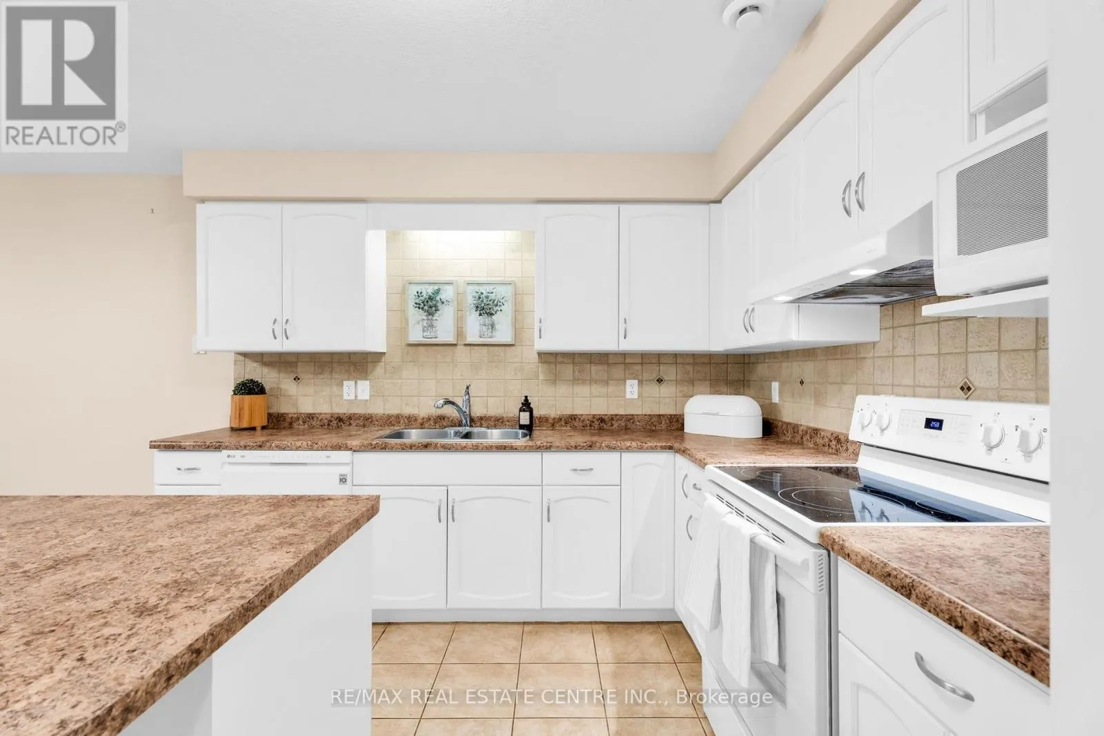 11 - 20 SHACKLETON DRIVE