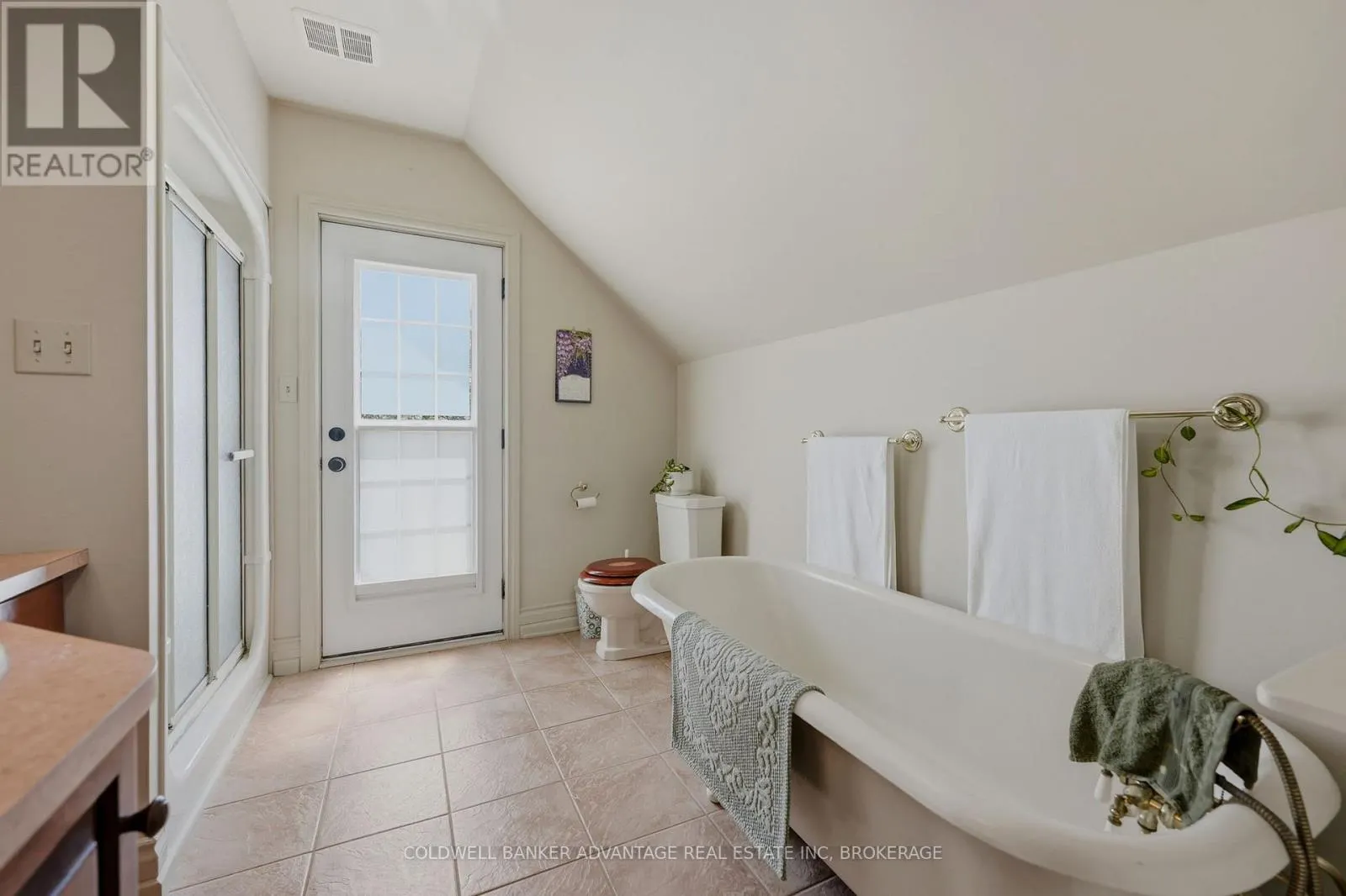 4698 SANDY COVE DRIVE