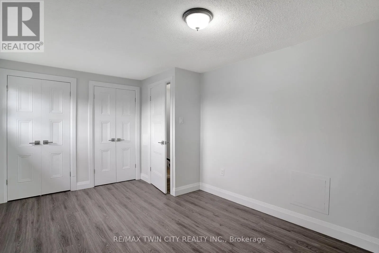 25 - 162 JANSEN AVENUE