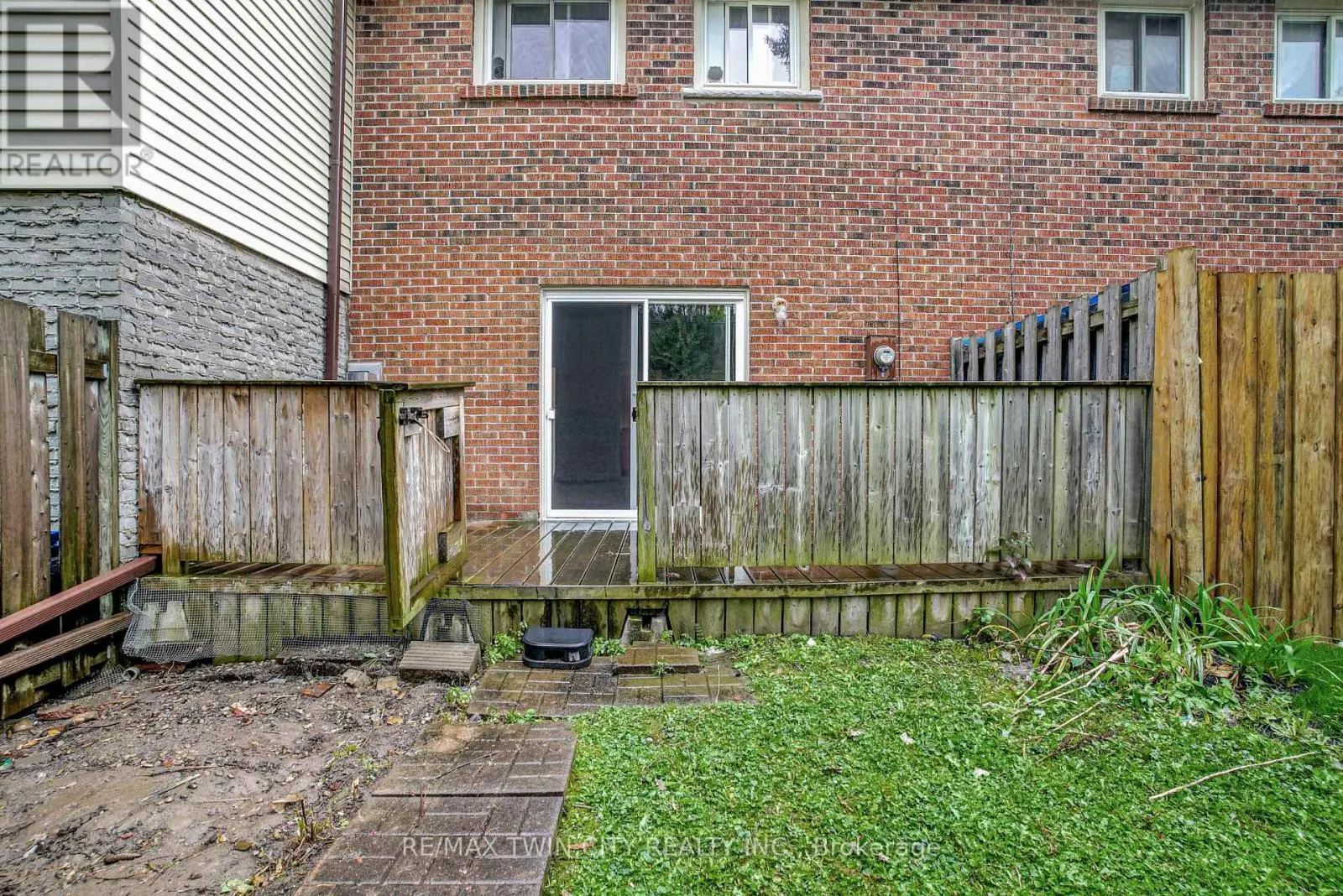25 - 162 JANSEN AVENUE