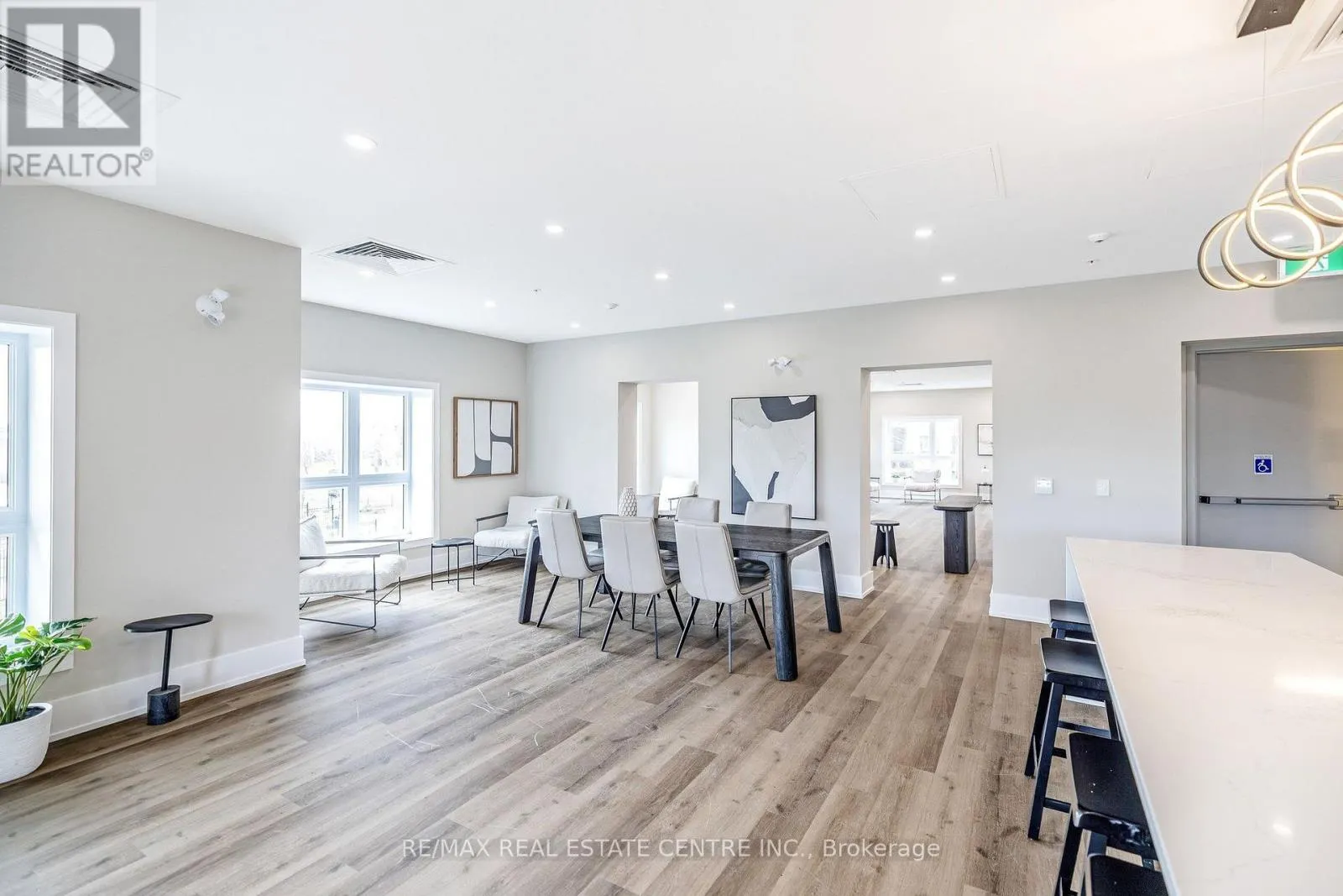 106 - 1000 LACKNER PLACE