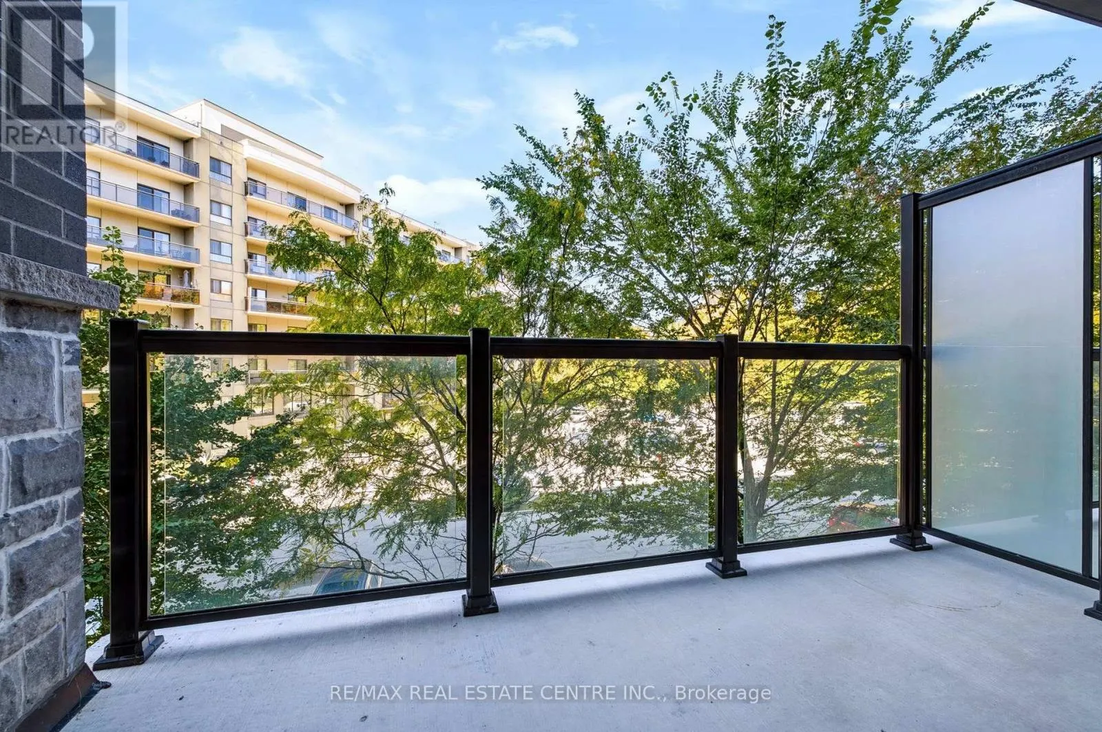 106 - 1000 LACKNER PLACE