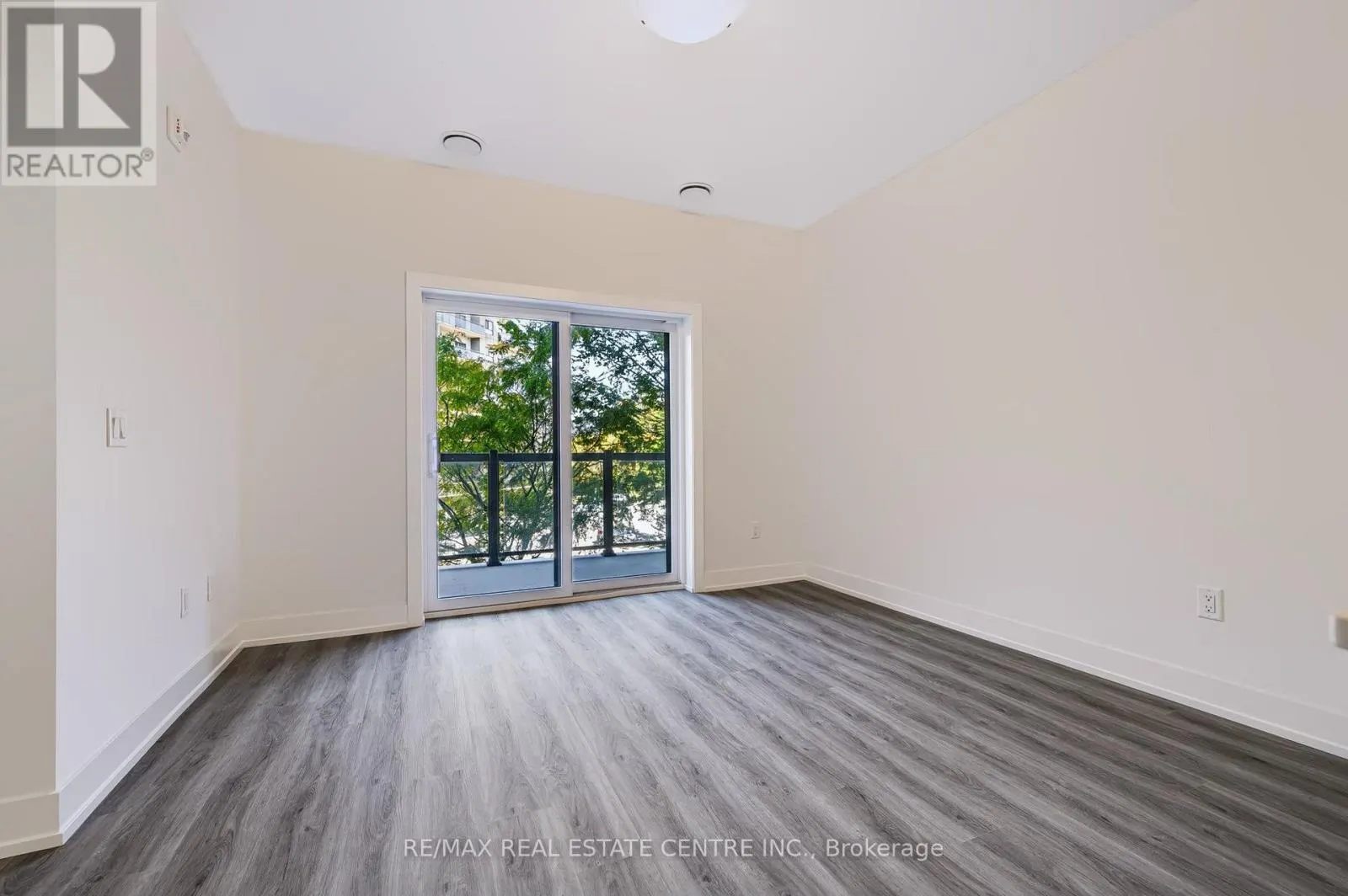 106 - 1000 LACKNER PLACE