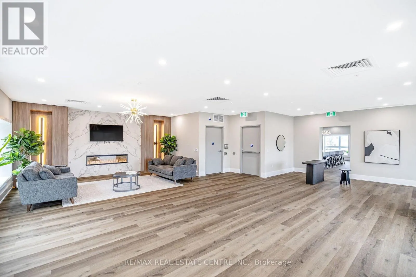106 - 1000 LACKNER PLACE